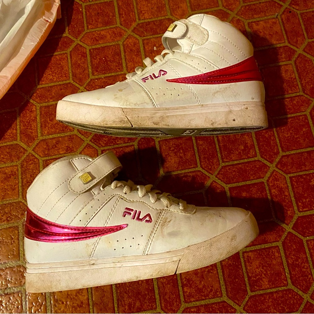 Fila High Top Sneakers strip sz 7